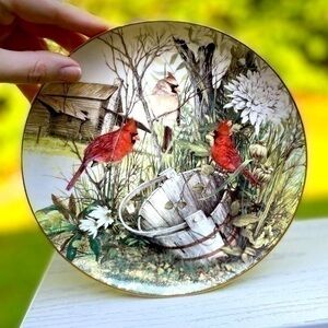 THE OLD WOODEN BUCKET Collectors plate